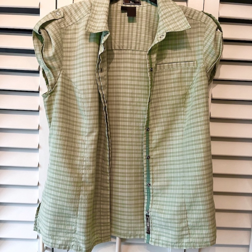 Women's REI Hiking Shirt in Excellent Condition